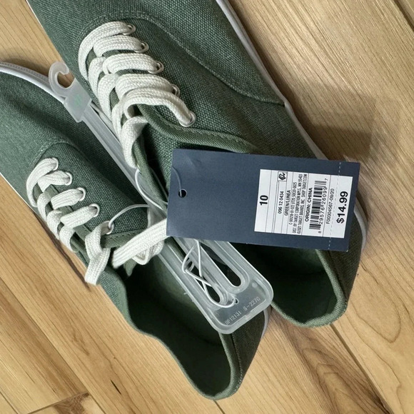 Universal Threads Breen/Lunea Women's Canvas Lace-Up Sneakers - Picture 2 of 4